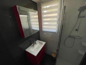 3 chambres, WIFI, piscines, tennis, parking