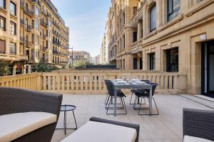 The Rentals Collection - Aura