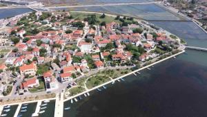 Studio Apartment in Nin with Terrace, Air Conditioning, Wi-Fi (233-2)