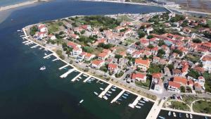 Studio Apartment in Nin with Terrace, Air Conditioning, Wi-Fi (233-2)