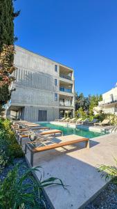 Malberry Park 304 - Modern 2bedroom Apt with Shared Heated Pool, Sauna, Gym, Jacuzzi