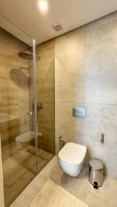 Malberry Park 304 - Modern 2bedroom Apt with Shared Heated Pool, Sauna, Gym, Jacuzzi