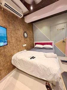 Studio 105 Bhamala House, Near Boojee cafe, Kantwadi, Bandra West