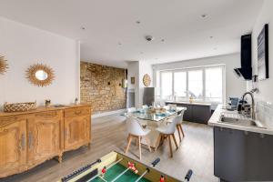 Maisons de vacances Maison moderne, en pierre avec terrasse pour 6 : photos des chambres