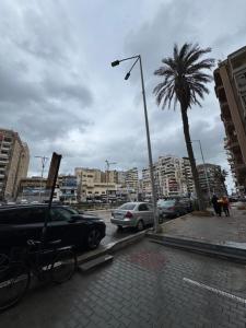 شقة 2 غرفة كبيرة ترى البحر مباشر مكيفة وسط المدينة بورسعيد