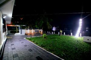 Joes Riverfront Villa