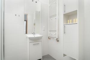 Elegancki i Stylowy Apartament Niedaleko Rynku w Poznaniu by Noclegi Renters