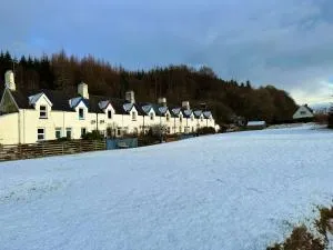 Cosy Cottage with Woodburner by Crinan Canal Pets Welcome - Taynish