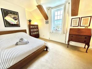 Cosy Cottage with Woodburner by Crinan Canal Pets Welcome