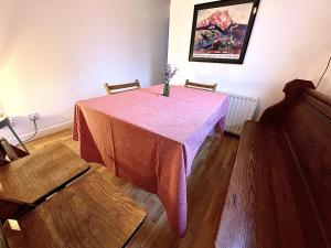 Cosy Cottage with Woodburner by Crinan Canal Pets Welcome