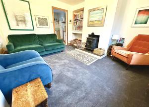 Cosy Cottage with Woodburner by Crinan Canal Pets Welcome
