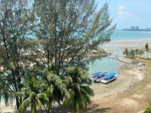 Studio Apartment W Seaview Netflix