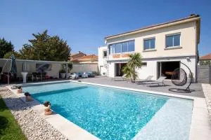 Villa LEONIE piscine clim 5 chambres 1 dortoir 15 PERSONNES - Le Pontet