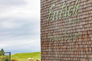 Design-Chalet with Garden, Pool, Spa & Restaurant