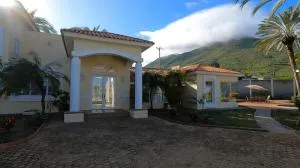 Lujosa casa vacacional con piscina privada - Cumaná