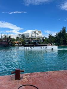 Catamarán de lujo HASTEN