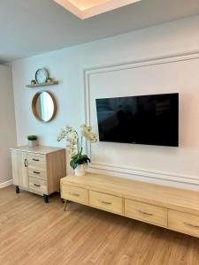 Aesthetic Studio Unit in Abreeza T2 with Paid Parking