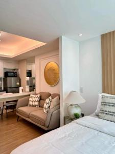 Aesthetic Studio Unit in Abreeza T2 with Paid Parking