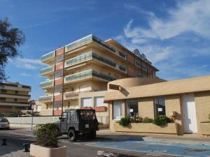 Studio cabine 4 pers, à 10m de la plage avec parking et climatisation - FR-1-803-85