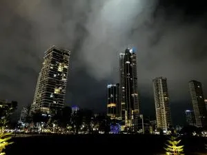 Spacious 2BR Stay 5 Queen Beds for Large Groups - Jelutong