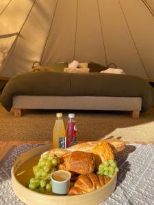 Tente luxe avec jacuzzi vue lac 3