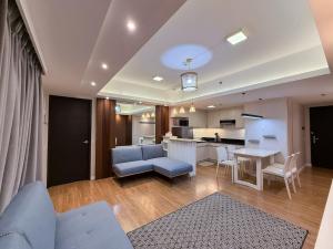 Modern 1BR Unit in Abreeza Place T2 with Paid Parking