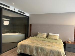 Pentstudio West Lake