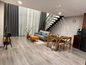 Pentstudio West Lake