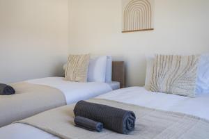 Arte Stays Serviced Houses Stratford - 3 Bedrooms 2 Bathrooms Houses London, Stratford, Maryland, Free Parking, Garden, Weekly or Monthly Stays - up to 8 guests