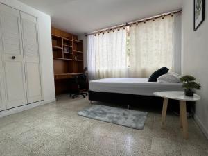 Laureles la castellana habitación 2