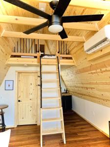 The Scout a cozy mountain cabin with million dollar view