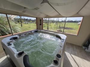 B&B / Chambres d'hotes Le Mas des Cerisiers JACUZZI et SAUNA inclus pour tous les logements : photos des chambres