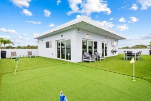 Spacious Apartment wPatio Mini-Golf