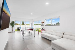 Unique Retreat - Unit E: Rustic 3rd-Floor Hideaway