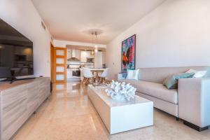 Encantador apartamento en Marbella, bonita terraza y vista al mar
