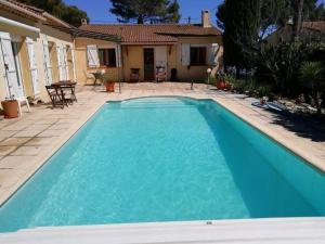 Maison provençale familiale avec piscine - 6 personnes