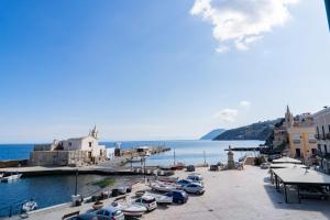 Lipari - casa sul mare di marina corta