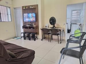 Casa aconchegante prox ao Sesc Bertioga 2 quartos, 2 banheiros