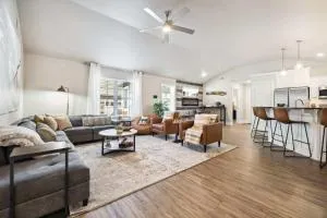 Cozy Bungalow-Hot tub-6 mi to UofA & DT-Sleeps 8 - West Fork