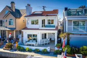 Balboa Island Grand Canal with Garage Patio Grill AC and Linens - Corona del Mar