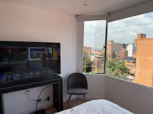 Apartamento en Rosales una habitación, dos baños, sala comedor y cocina. Vista maravillosa de la ciudad