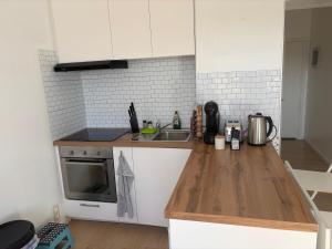 Bright studio close to everything!