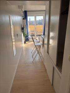 Bright studio close to everything!