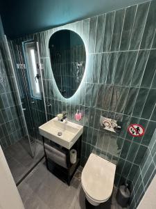 Apartment near Metro + Port