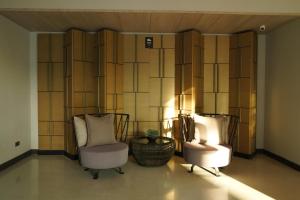 DCondo Hyde near Central Plaza with Pool and Gym