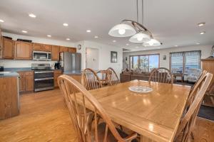 Hidden Treasure - Waterfront home with boat dock!