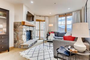 Luxury 2 bed 2 bath Condo in River Run with Pool and Hot Tub