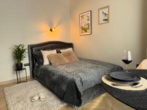 Bright and cozy next to park