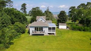 Homestead - Located on Main Street with outdoor shower!