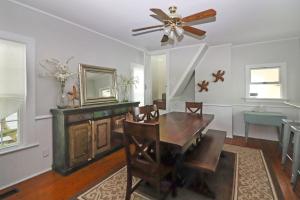 Hill House - Pet friendly, In town with water views!